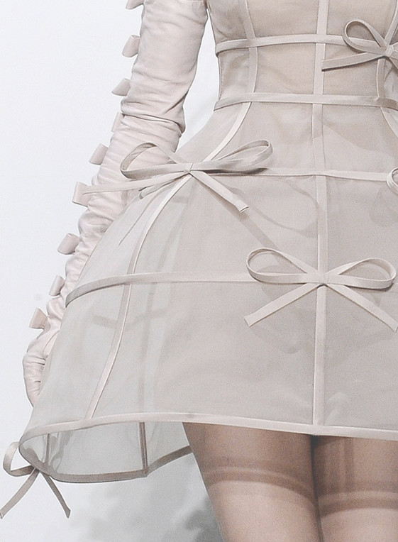 wink-smile-pout:  Valentino Haute Couture Fall 2010 Details 