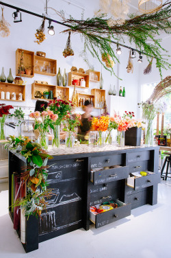 franznavarrete:  the charming interior of Singaporean flowershop Daughters by Floral Magic more photos on lilreddotfolks.com 