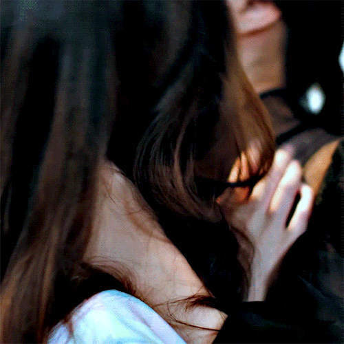 Mon + Grabbing Sam’s Neck