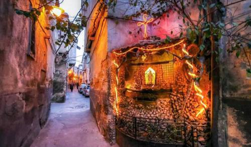 mideast-nrthafrica-cntrlasia:A shrine dedicated to the Virgin Mary on a street corner in old Damascu