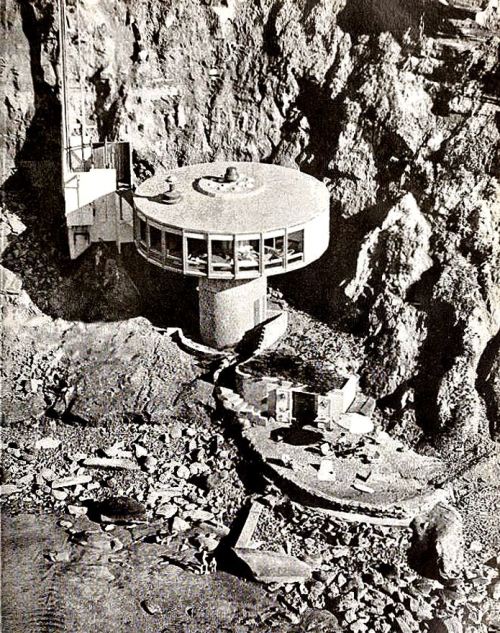 danismm:  “The La Jolla, California“. At the foot of a cliff a spectacular round house, 1967