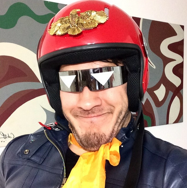 kakikiro:  Time for your Falcon-date! Falcon is never late!My Date With Captain