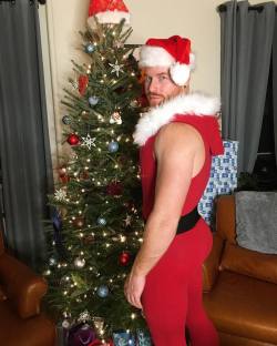 sethfornea:  #gingerclaus coming down chimneys