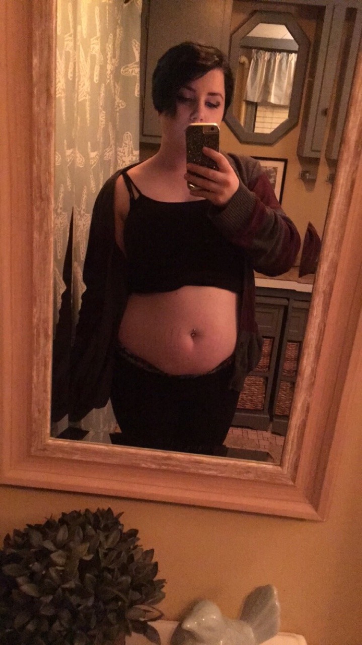 gothbelly:  (2015-2017) pls look at how big my tum is now