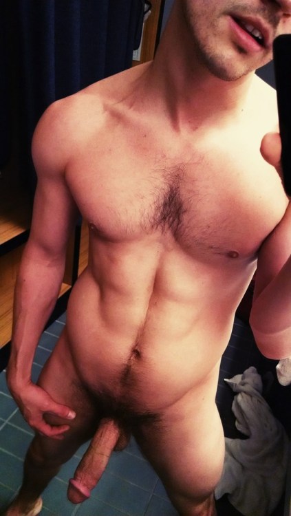 Hot men (and a few twinks!)… ALL with BIG DICKS… It’s the weekly Friday Afternoo