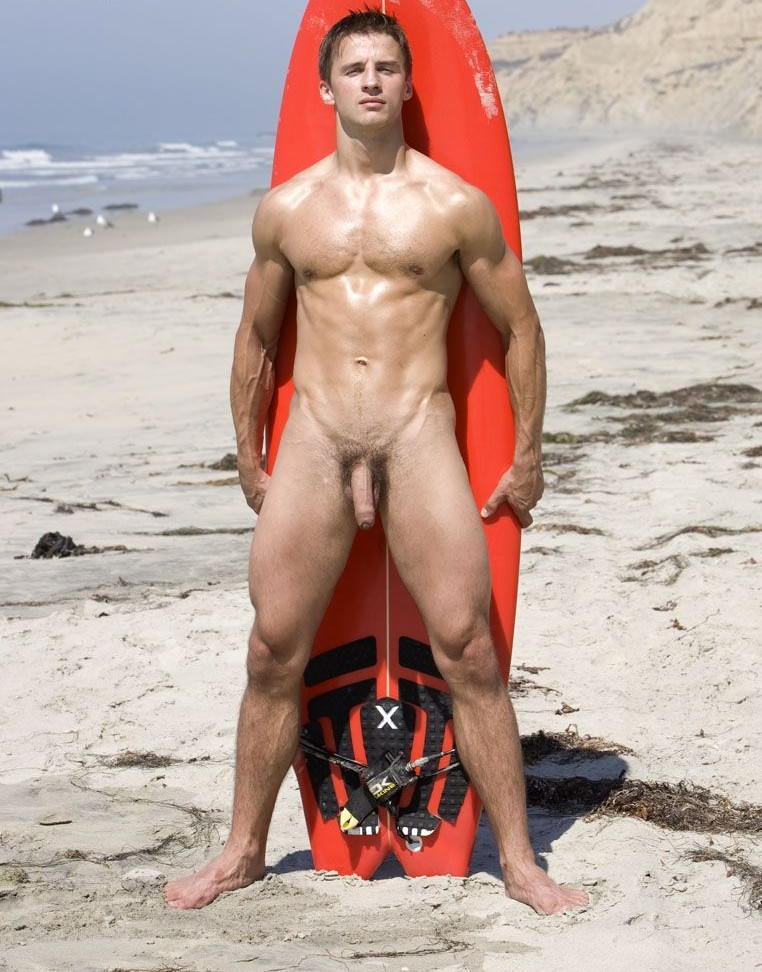 barebearbare:  alanh-me:    Follow all things gay, naturist and “ eye catching