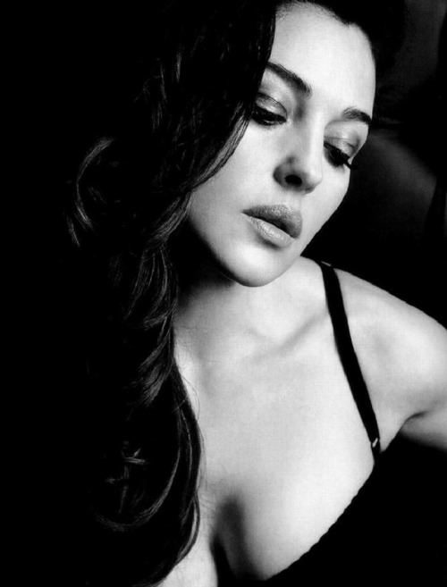 XXX ko-no-ko:    Monica Bellucci     photo