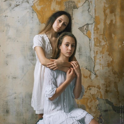 Darina and Vika © Evgeny Matveev