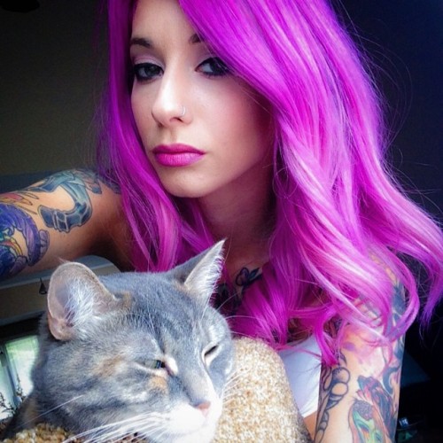 poisonandsugar:  Just us girls 💜👸🐱 