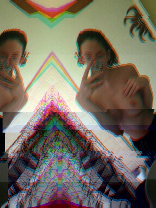 glitchsexy: “Such a Doll” @lild0ll