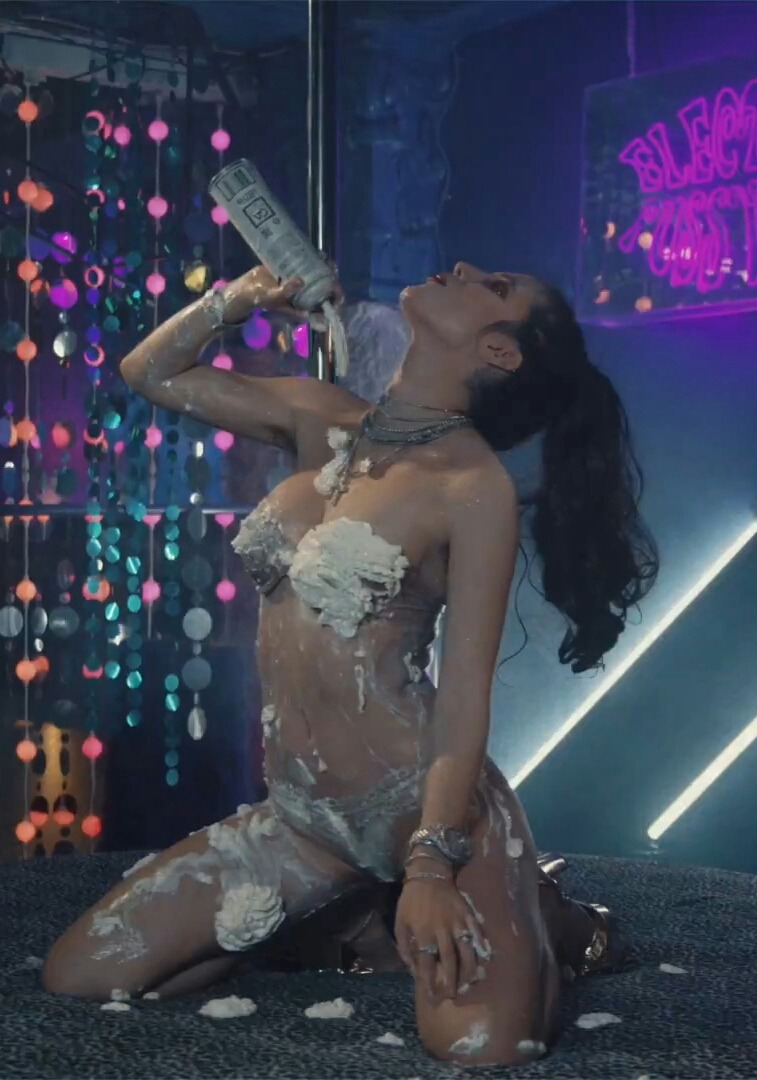 shannon1973:  celebrityfeets:   Bella Thorne 