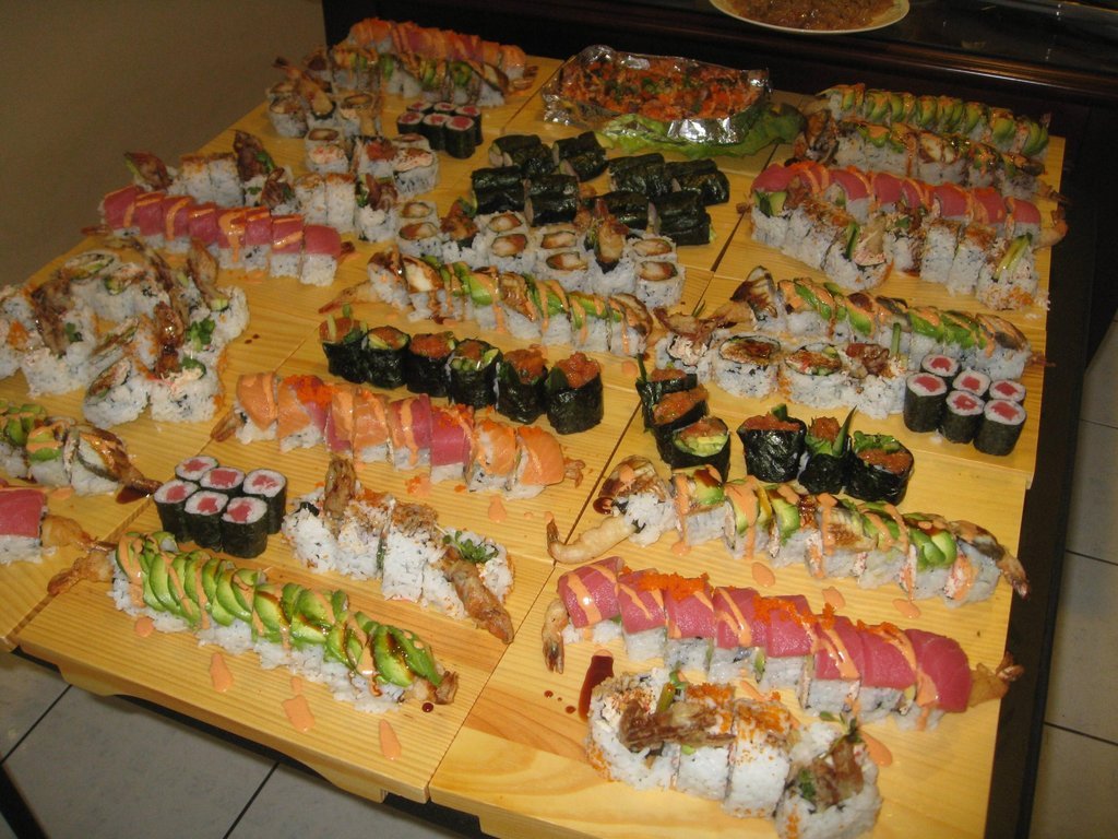 hearts-of-light:  So much sushi :) source: http://imgur.com/a/jof6U