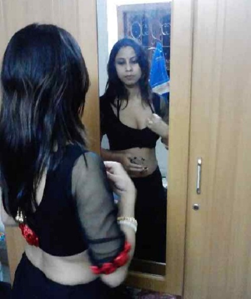 Sexy Indian Boudi images