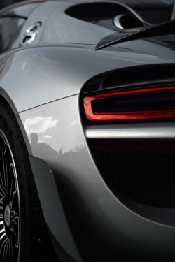 vistale:  Porsche 918 | via