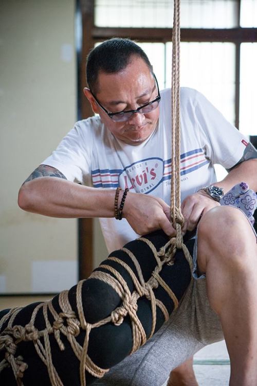 kinbakunokaiji:  My private Kinbaku lesson with Akira Naka October 11 · · Taken at スタジオ六本木倶楽部 Photos by Erisa Sato 