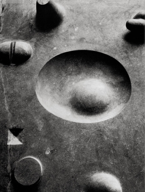 deestijl: Isamu Noguchi, Night Land, 1947