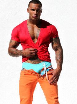 talldaddy:  raiydiocity:  sexsiren17:  tumblinwithhotties:  David McIntosh  Yaaaaaaaass  Yess indeed  Always nice.