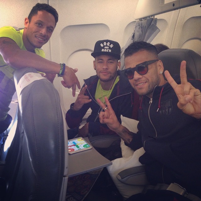 fzneymar:  29.09.2014 Neymar Jr. &amp; Dani Alves &amp; Adriano auf dem Weg