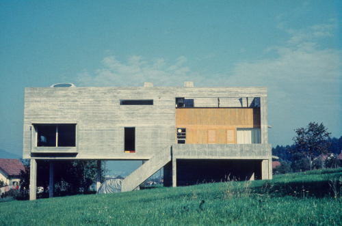  Haus Alder in het Zwitserse Rothrist. Een ontwerp uit 1958 van Atelier 5…