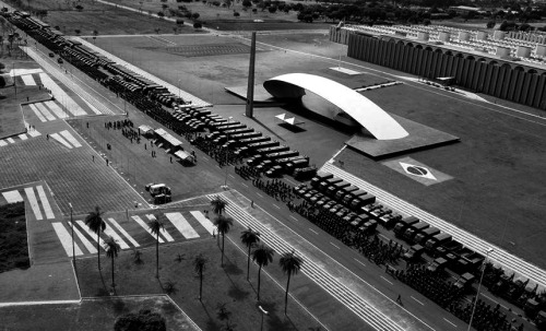 2beinz:  dystopia: police/army forces in brazil ready for the start of the world cup favela rioters we are with you, give them hell