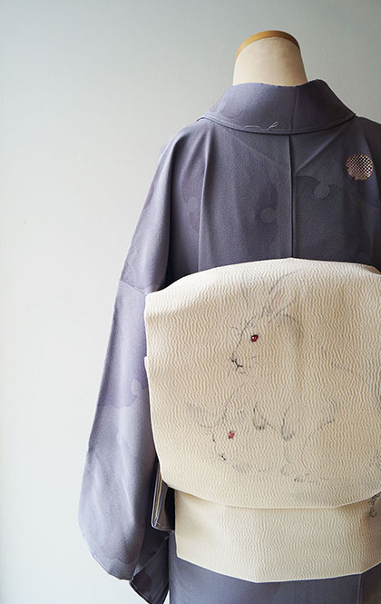 Dreamy Winter kimono outfit, featuring a lovely hatoba (lit. “dove wing”) colored kimono with super 