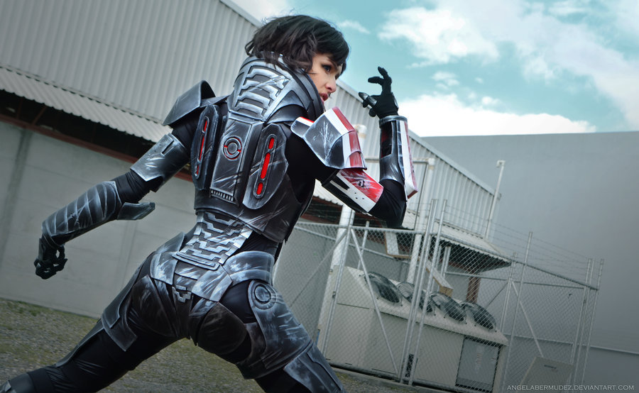 theomeganerd:  Mass Effect &amp; Metal Gear Solid ~ Cosplay by angelabermudez
