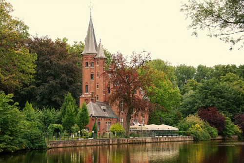 Lakeside elegance, Bruges, Belgium (by waynekorea).