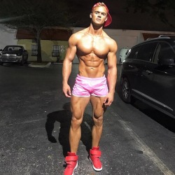 hautenola: Buff ‘n stuff.  In pink. Body-beautiful @sergeyboytcov, yo.   #sergeyboytcov 