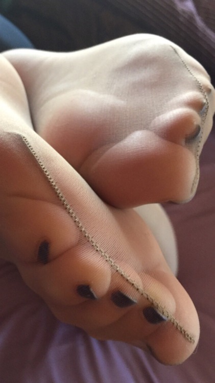http://tights-details.tumblr.com/post/141409711633