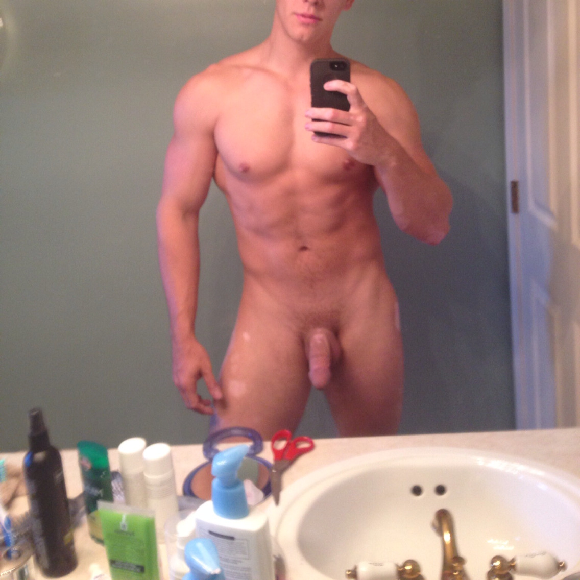 brentwalker092:  i-HOT award—ohmigosh-he’s-cute edition :) 