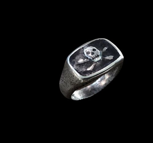 -Skull &amp; Crossbones Ring- A timeless classic, if you’re into rings then you need at le