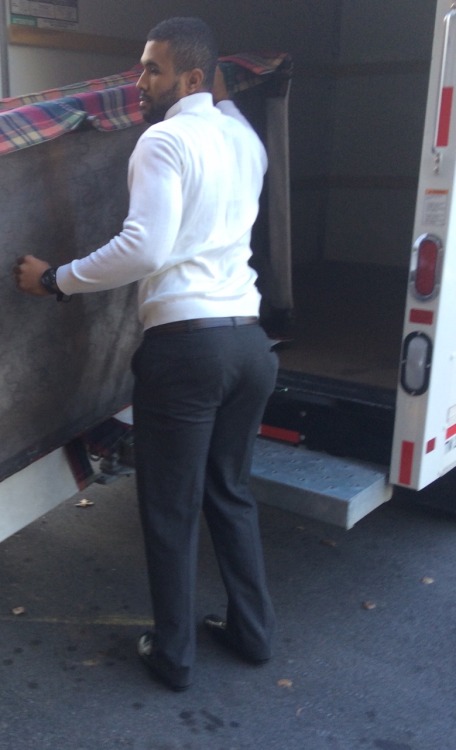 prissychrys:  Spying: nicest ass and cute in the face too !! He was showing me that ASS 