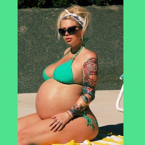 bellylove577:Jenna Jameson’s belly is absolutely enormous!