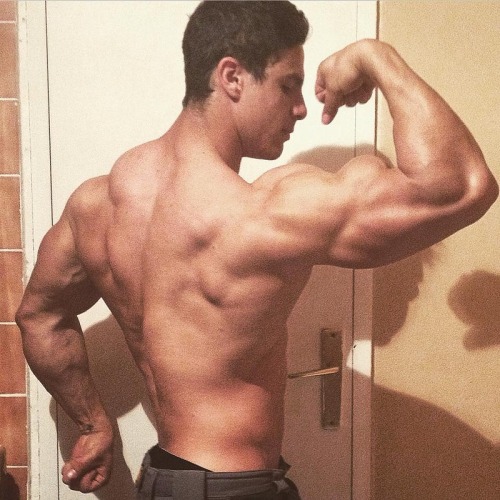 yesmiddleman:  Loic Zine