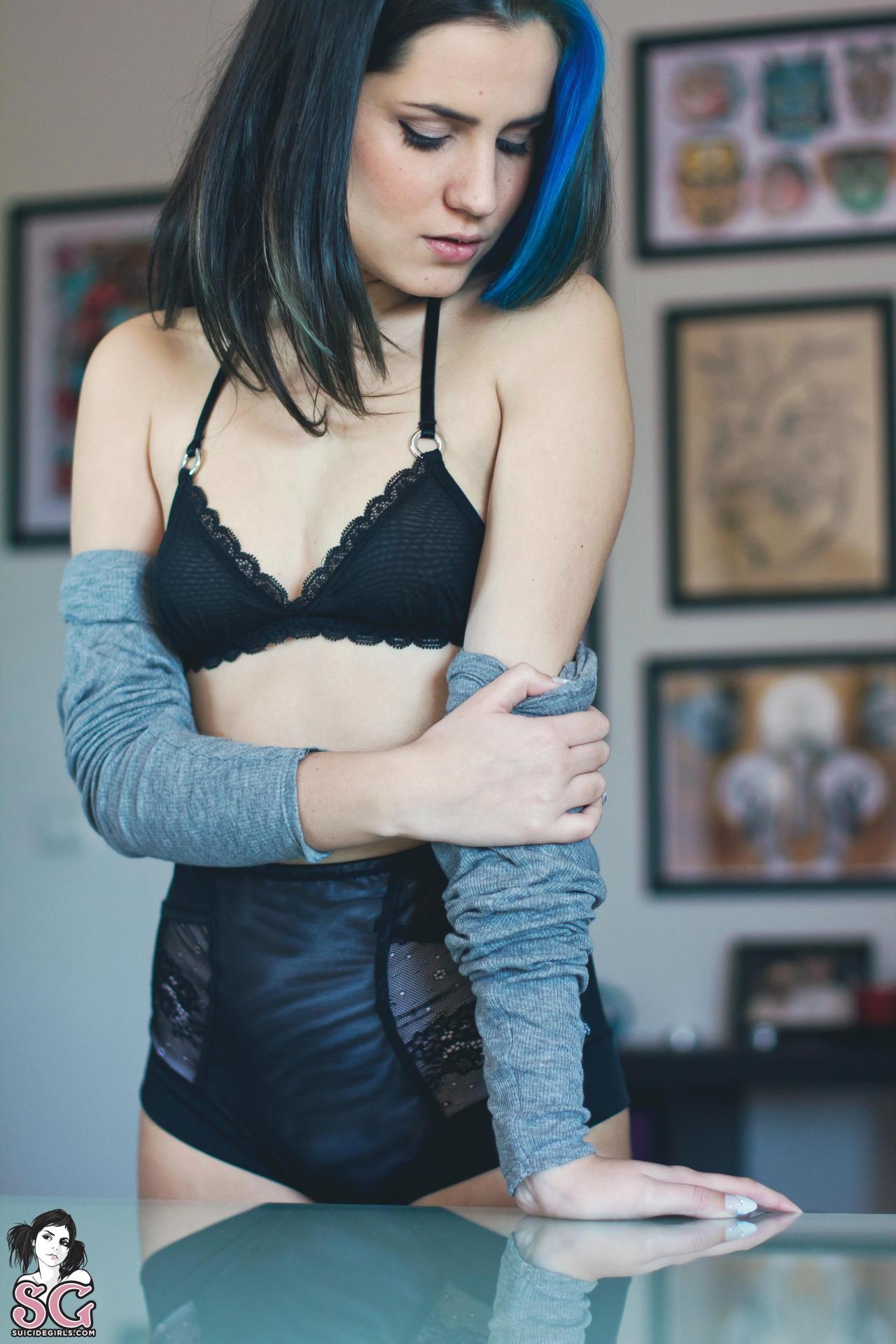 its-amika:  Mermaid Suicide mermaid-suicide mermaid.suicidegirls.com 