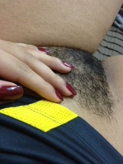 Jamesvii:  Bicuckold90:  🔥Reblog🔥If U Want 2 Eat My Hairy Pussy 😘 (Personal