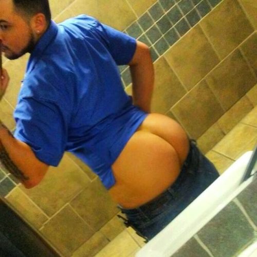 acacio-moore:  This ho is OFF THE CHAIN!