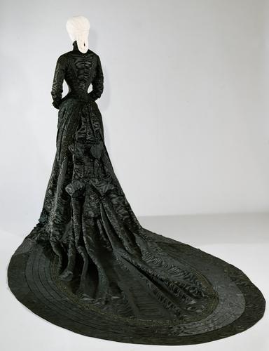 minalafleur:ephemeral-elegance:Silk Moire Court Dress, ca. 1885Worn by Empress Elizabeth of Austriav