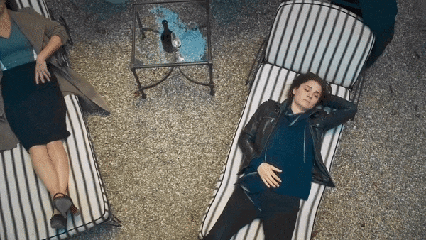 Quinn and Rachel lying on beach chairs at the end of s1