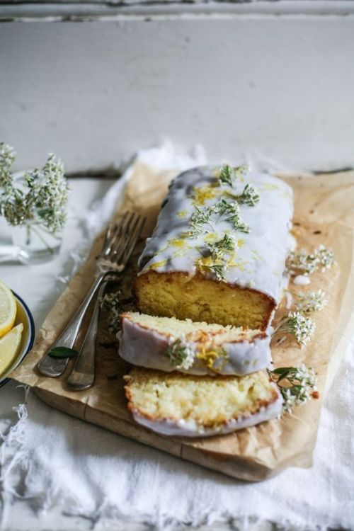 Lemon & Elderflower Drizzle Cake 