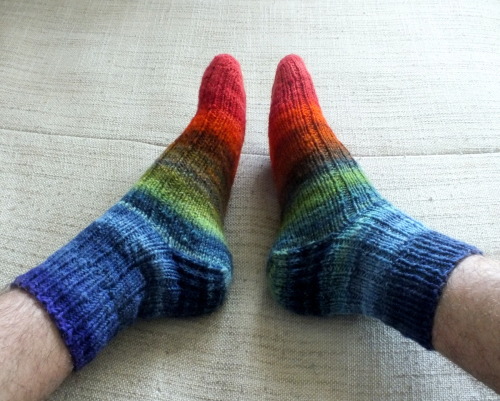amusementcell:  FO: socks with some of my earliest handspun Pattern: generic toe-up | Project page Y