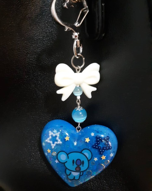 Look at this gorgeous key chain! It&rsquo;s amazing and it makes me happy every time I look at it. G