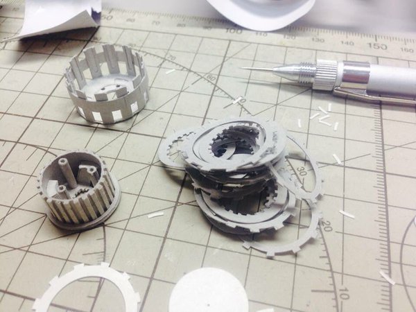 highlandvalley:  鳴瀧／紙細工さんはTwitterを使っています: “以前ツイートした、ティッシュ箱で作ったエンジン部品。