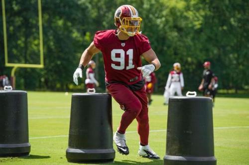 tjkl895:  LB Ryan Kerrigan (http://www.redskins.com/media-gallery/photo-gallery/Bengals-Week-Practice-DefenseSpecial-Teams-82417/a2334bec-9618-400e-aed0-0659cad323d1#start)
