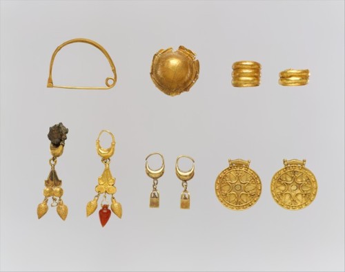 met-greekroman-art:Gold roundel of bulbous form, Metropolitan Museum of Art: Greek and Roman ArtThe 