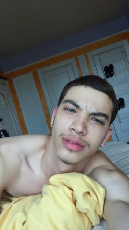 seductiveguys:  louietv:  Hate waking up this late!!!  😍😍😍😍💦✨💕💍