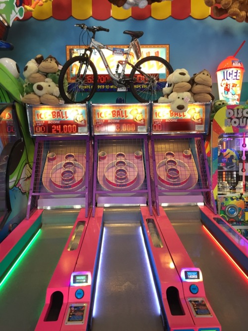 warboy2:skee ball @ big top arcade