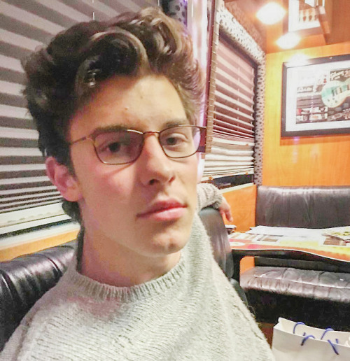 why and how does he pull off the crooked glasses look?? wtf