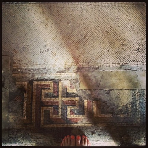 So exciting - standing on #mosaic #tiles circa AD79 at #Pompeii - #tessellation #fromwhereistand #history #feet #toes #italia (at Pompeii, Italia)