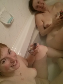 naughtykandikitten:Bath time 😍 smoking weed in the bath is so great. 10/10 would recommend, ESPECIALLY if you have someone like the gorgeous spittfiree in with you!